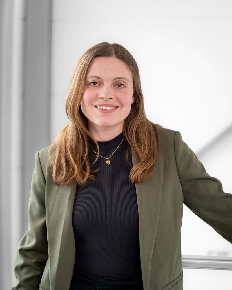 Porträt von Lisa Gier, Vorsitzende des Förderverein Lebenshof Oettgen e.&nbsp;V.